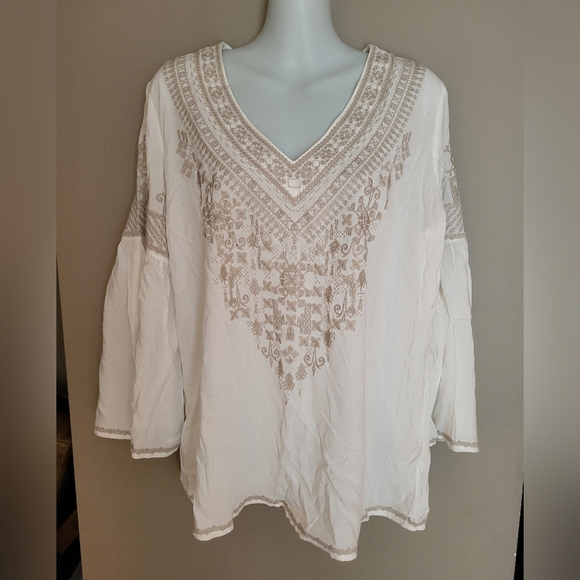 Chelsea & Theodore White Embroidered 3/4 Sleeve Tunic , Size Medium - Picture 2 of 7